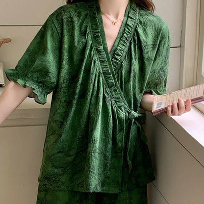 Stilvolles Pyjama-Set mit Rüschenärmeln und botanischem Muster