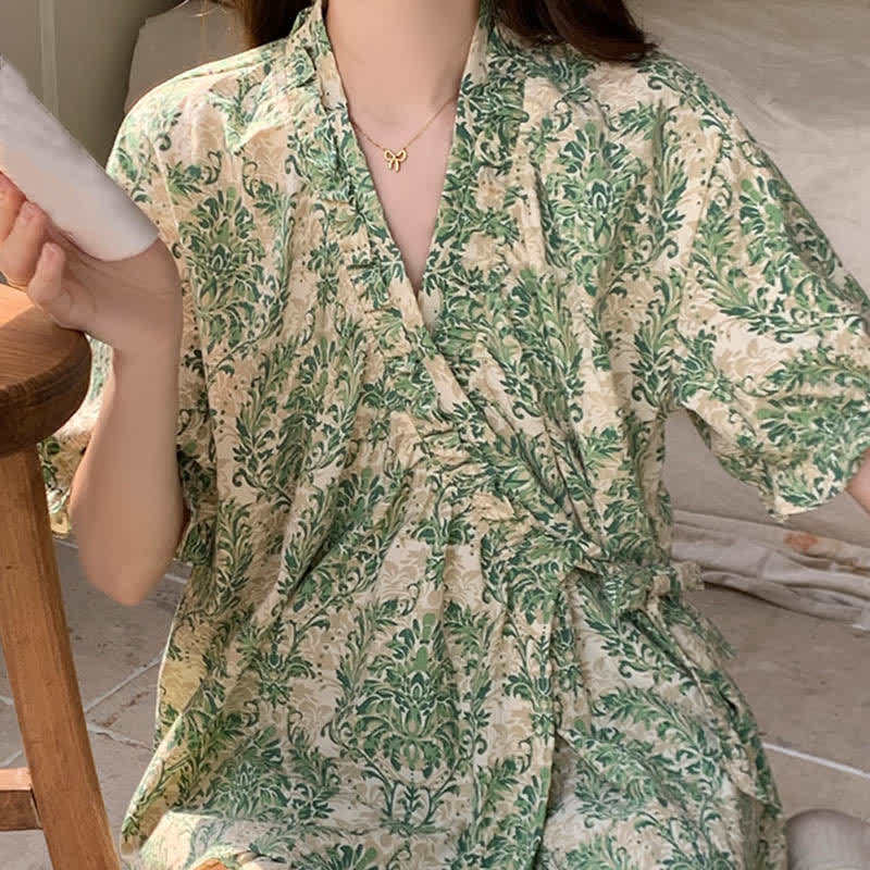 Grünes Pyjama-Set mit Blumenmuster und Rüschenärmeln