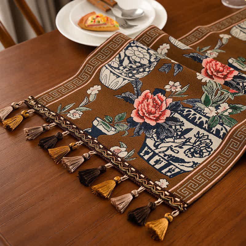 Tischläufer mit Jacquard-Blumenvase und Quaste