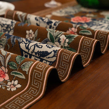 Tischläufer mit Jacquard-Blumenvase und Quaste