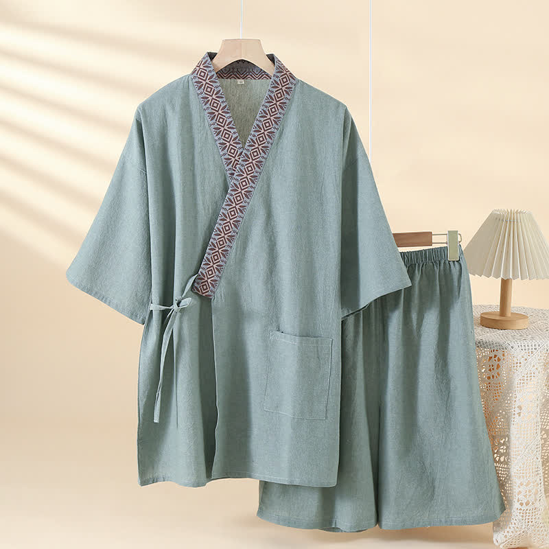 Einfarbiger Kimono-Pyjama mit geometrischem Kragen