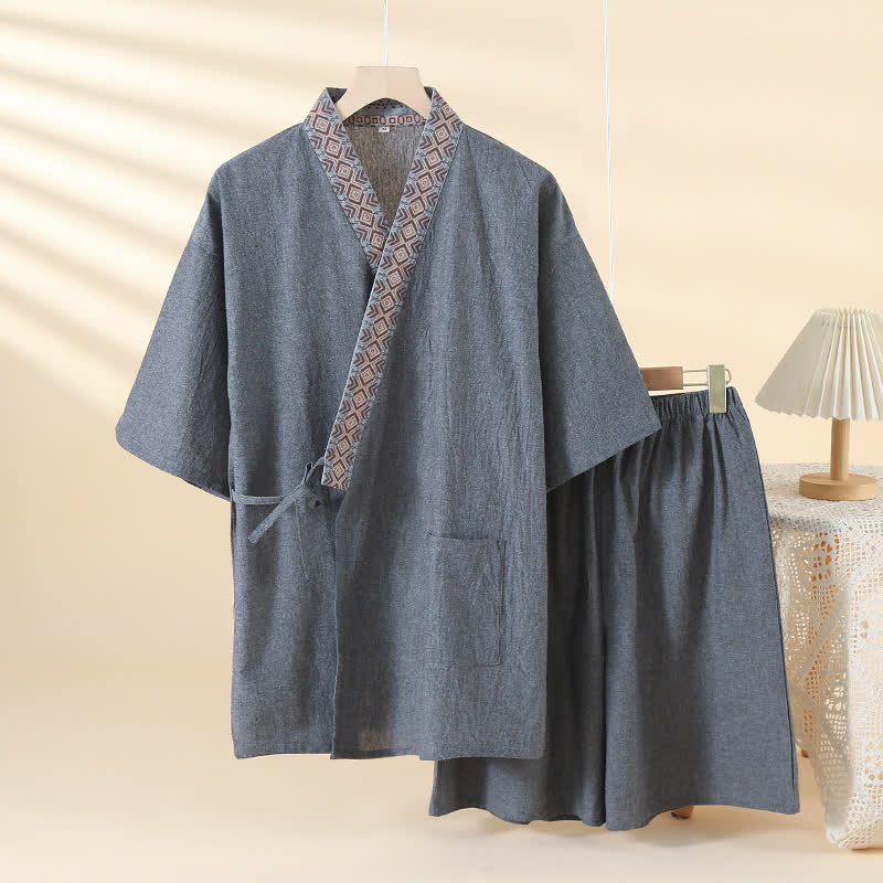 Einfarbiger Kimono-Pyjama mit geometrischem Kragen