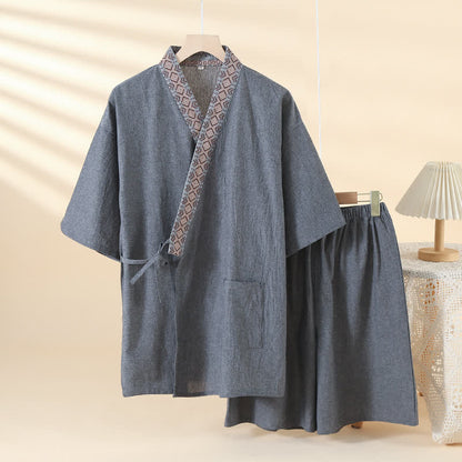 Einfarbiger Kimono-Pyjama mit geometrischem Kragen