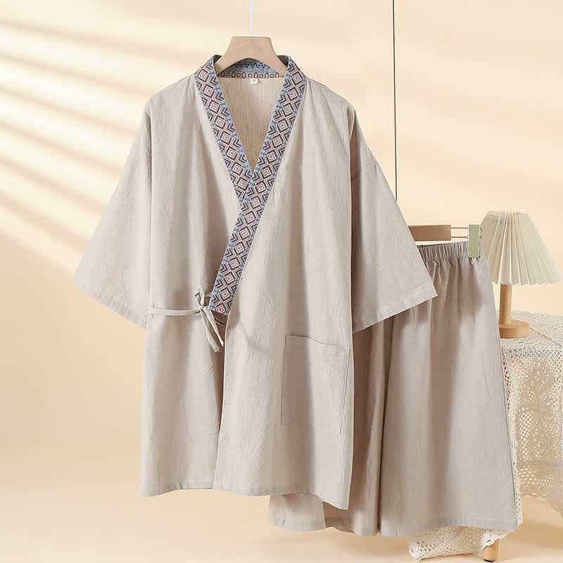 Einfarbiger Kimono-Pyjama mit geometrischem Kragen