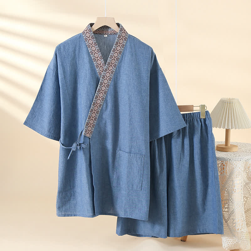 Einfarbiger Kimono-Pyjama mit geometrischem Kragen