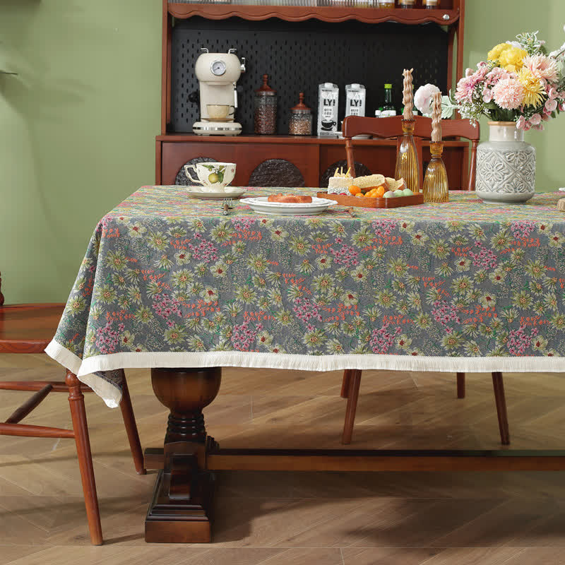Rustikale, waschbare Tischdecke mit Begonien-Quaste