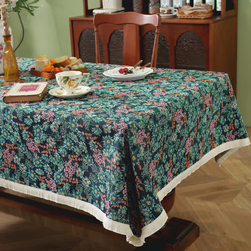 Rustikale, waschbare Tischdecke mit Begonien-Quaste