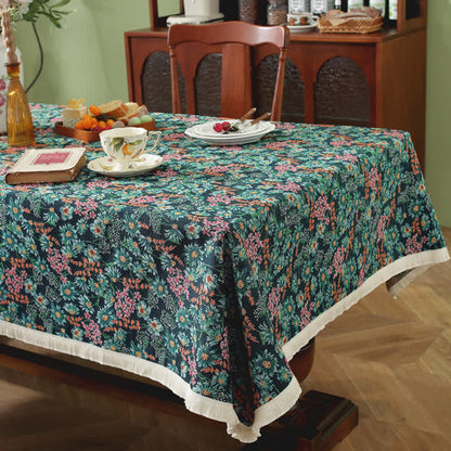 Rustikale, waschbare Tischdecke mit Begonien-Quaste