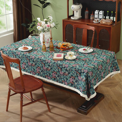 Rustikale, waschbare Tischdecke mit Begonien-Quaste