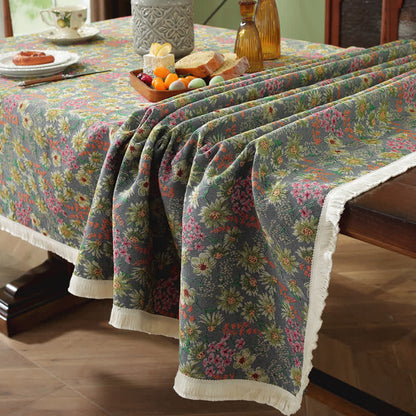 Rustikale, waschbare Tischdecke mit Begonien-Quaste