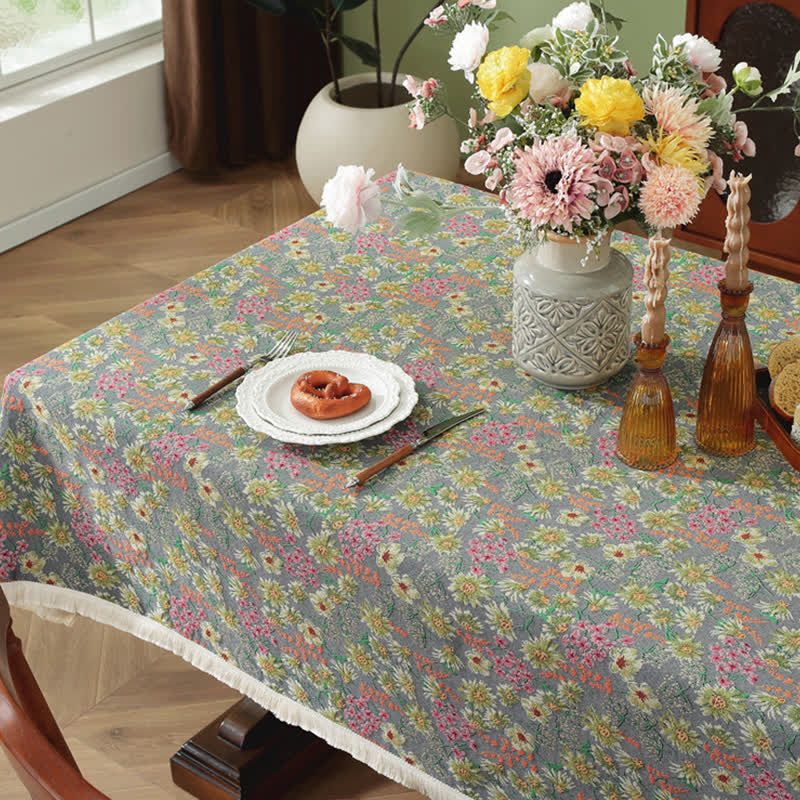 Rustikale, waschbare Tischdecke mit Begonien-Quaste
