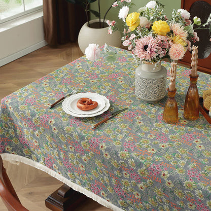 Rustikale, waschbare Tischdecke mit Begonien-Quaste