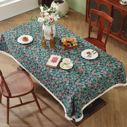 Rustikale, waschbare Tischdecke mit Begonien-Quaste