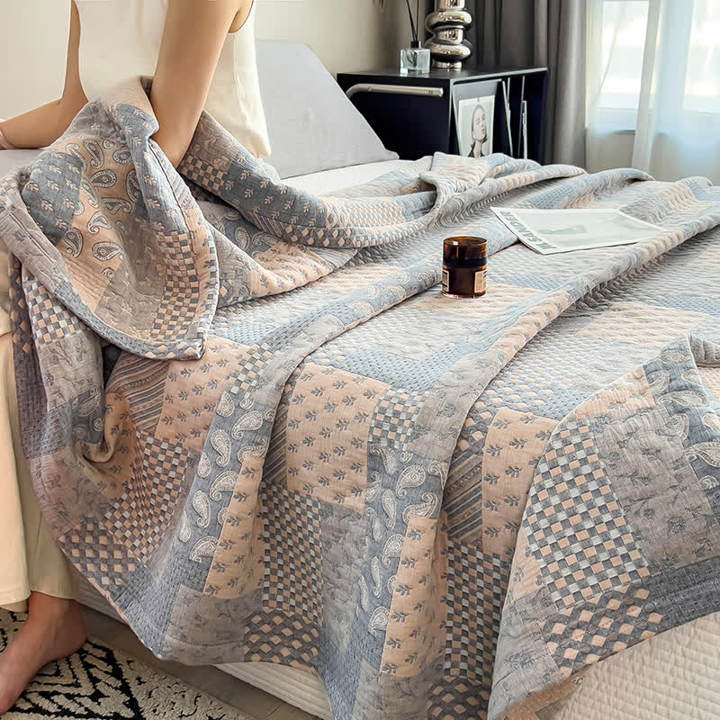 Patchwork-Steppdecke aus Baumwollmusselin mit geometrischem Paisley-Muster