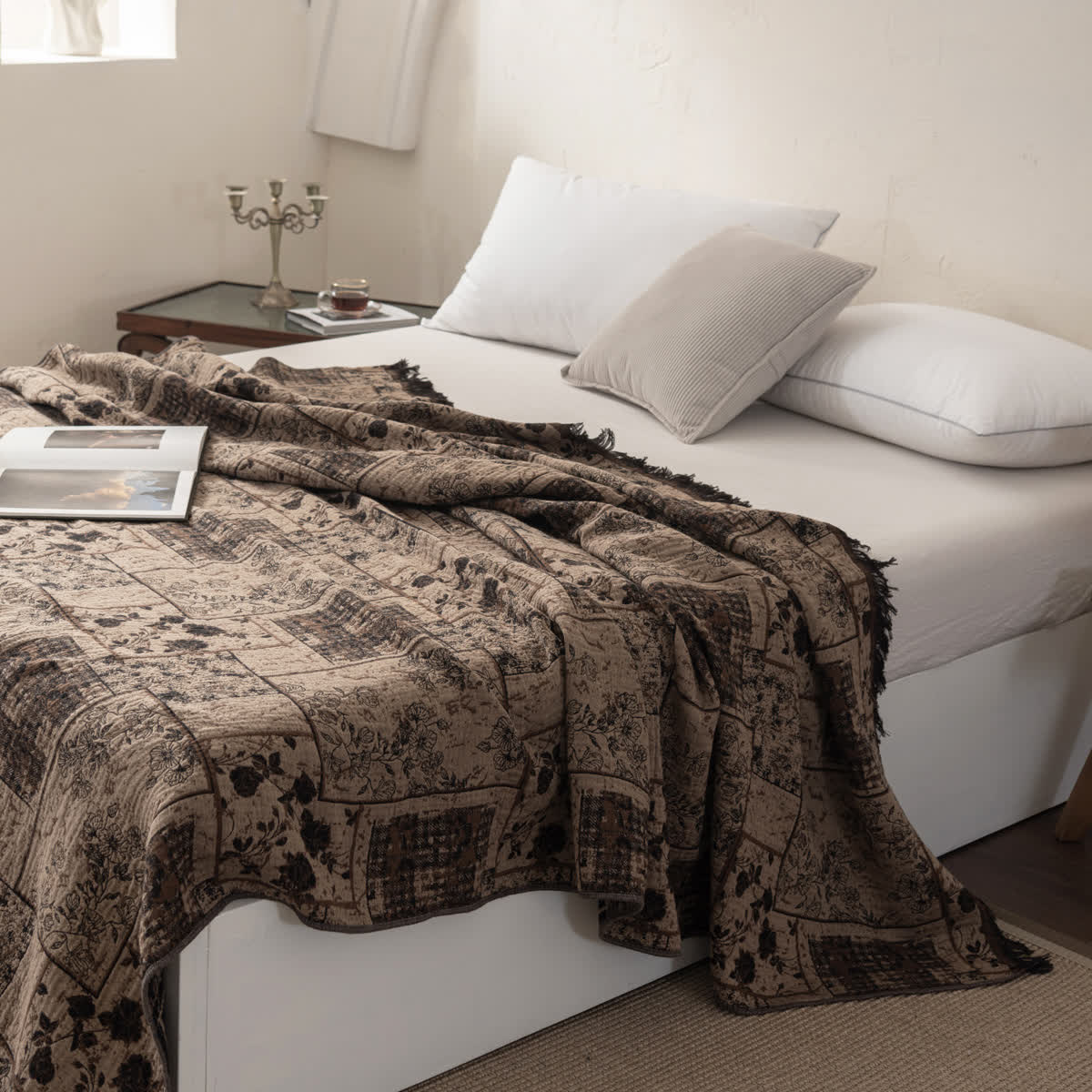 Patchwork-Steppdecke aus Baumwollmusselin mit Blumenmuster und Karomuster