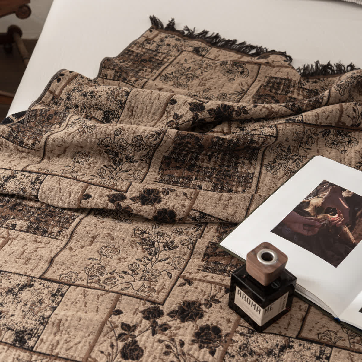 Patchwork-Steppdecke aus Baumwollmusselin mit Blumenmuster und Karomuster