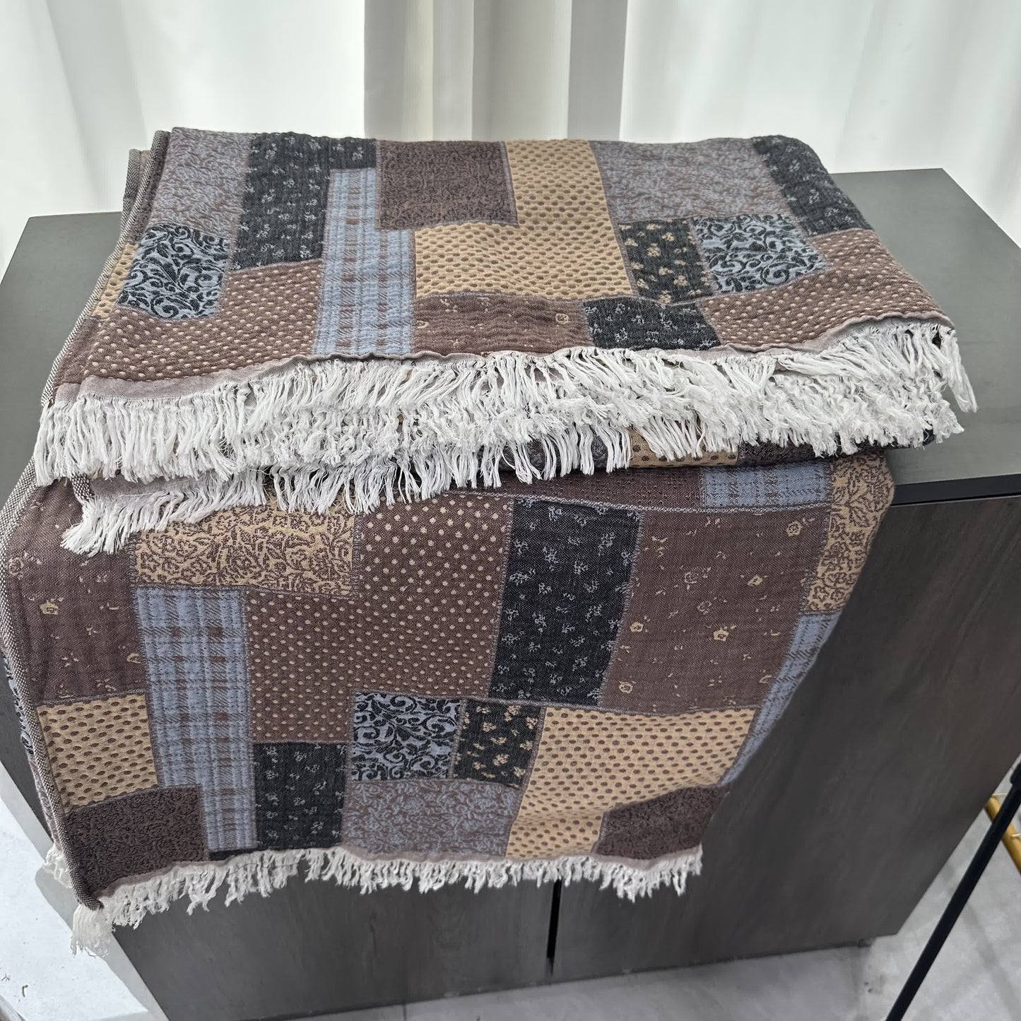 Patchwork-Steppdecke aus Baumwollmusselin mit Quasten