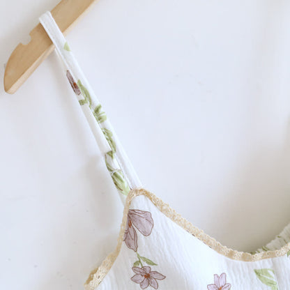 Violett bedrucktes, wattiertes Camisole-Nachthemd aus Baumwolle
