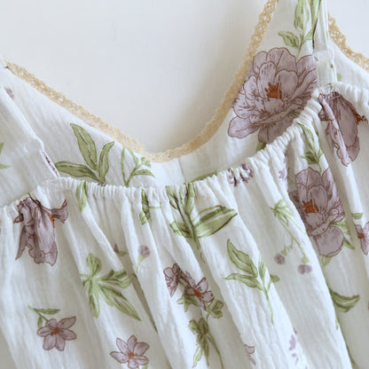 Violett bedrucktes, wattiertes Camisole-Nachthemd aus Baumwolle
