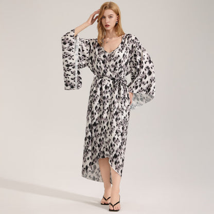 Schwarzer Kimono-Bademantel mit Leopardenmuster