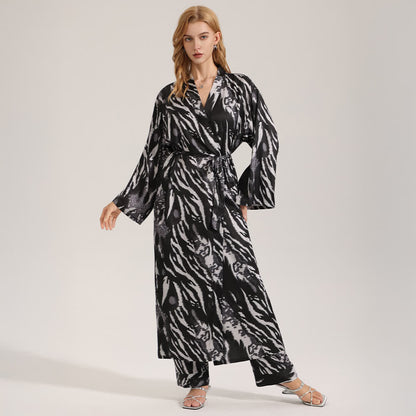 Moderner Kimono-Bademantel mit Leopardenmuster