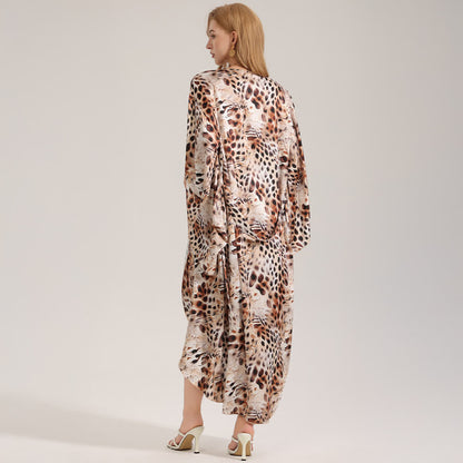 Künstlerischer Kimono-Bademantel in Braun mit Leopardenmuster