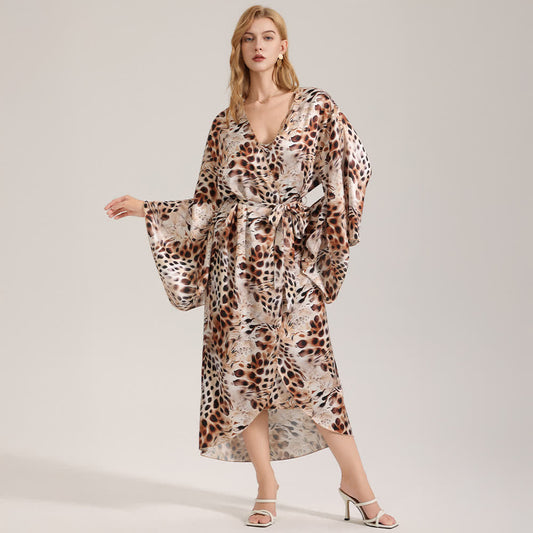 Künstlerischer Kimono-Bademantel in Braun mit Leopardenmuster