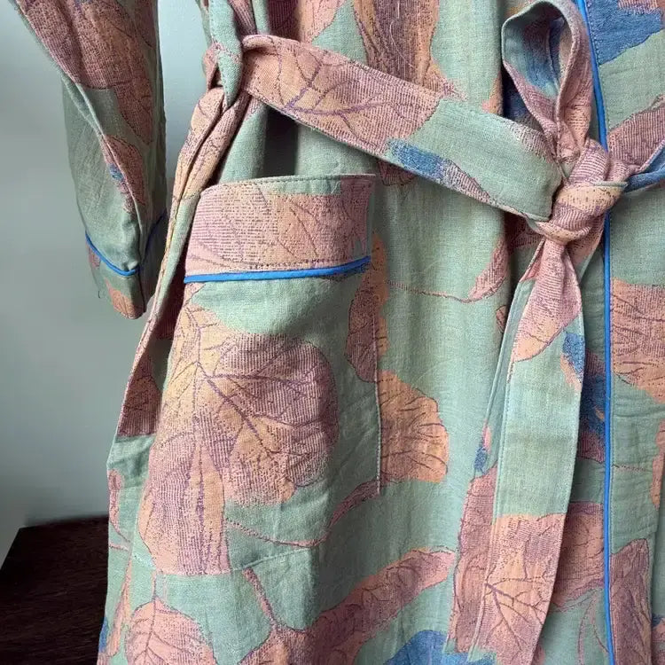 Brauner Kimono aus Baumwolle mit Blattmuster