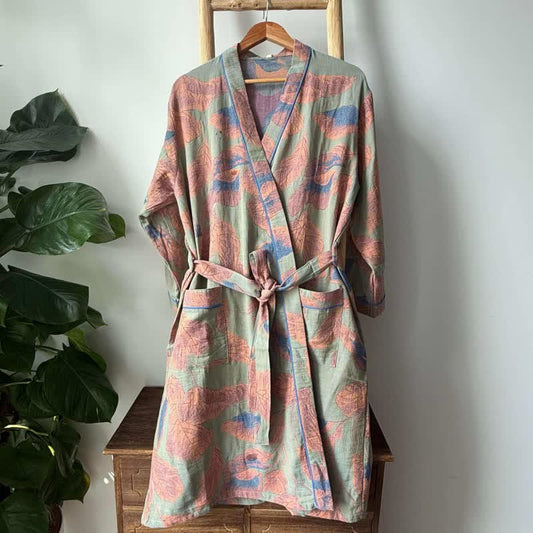 Brauner Kimono aus Baumwolle mit Blattmuster