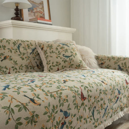 Weicher Sofaschoner mit Quasten und Blumen- und Vogelmotiv