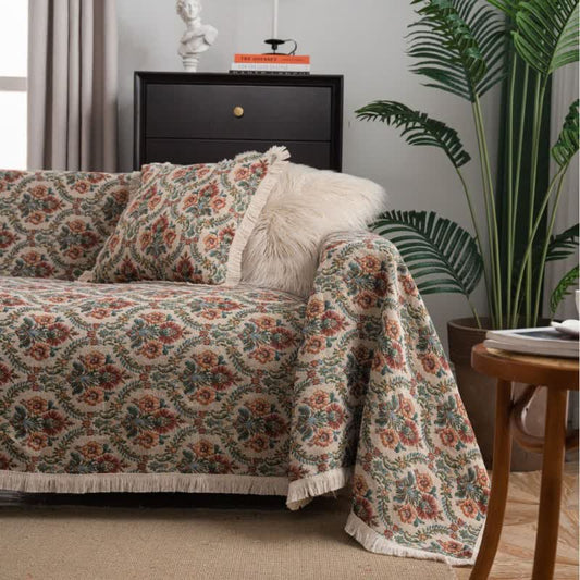 Cottagecore-Sofaschoner mit floralem Gobelin