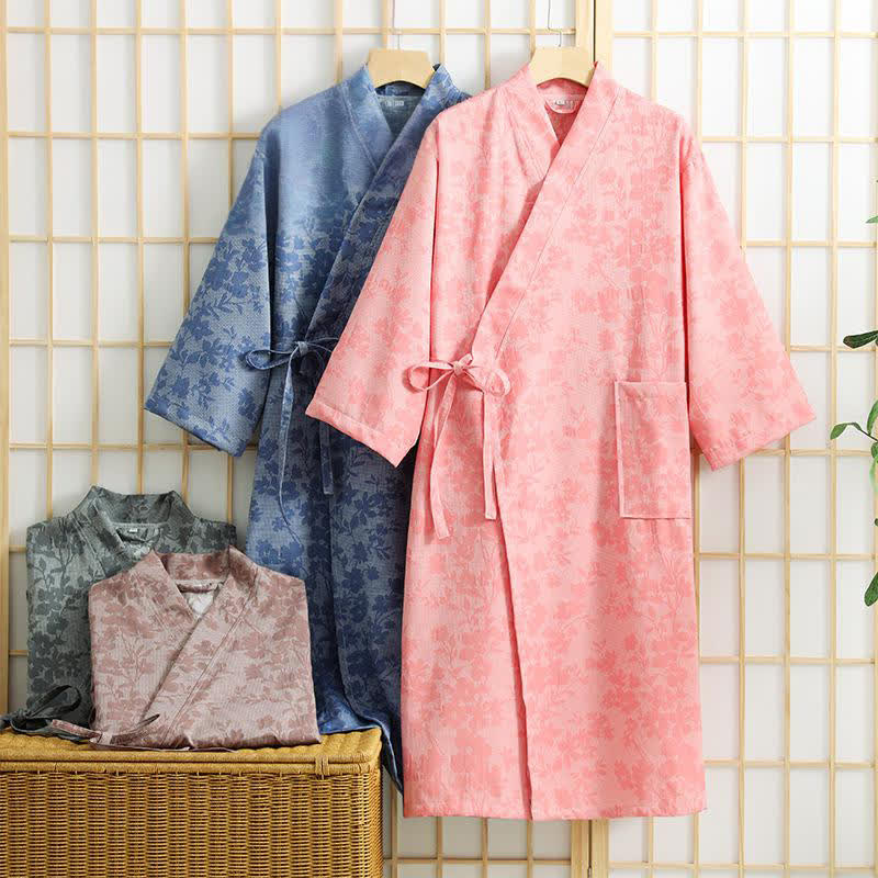 Dezenter Kimono-Bademantel mit Blumenmuster und Tasche - image 0
