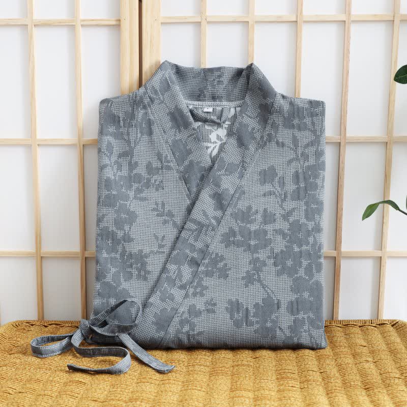 Dezenter Kimono-Bademantel mit Blumenmuster und Tasche - image 3
