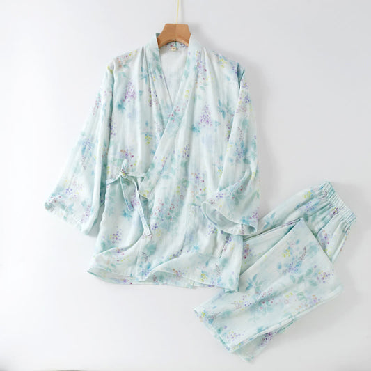 Japanischer Pyjama aus Baumwollgaze mit lila Aufdruck