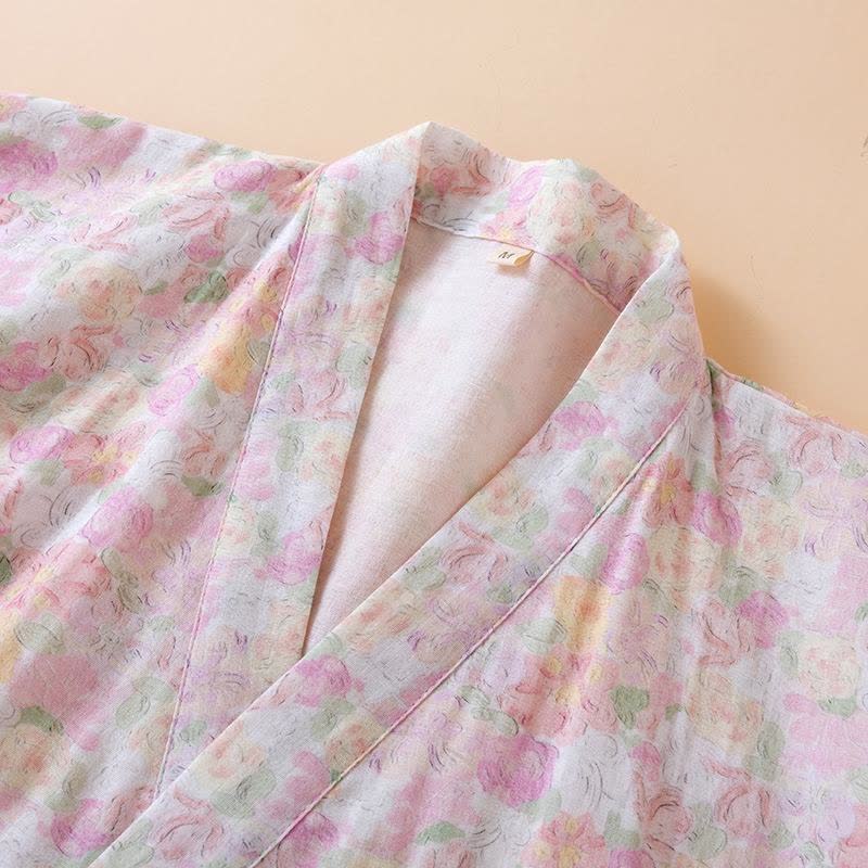 Rosafarbener japanischer Pyjama aus Baumwollgaze mit Blumenmuster