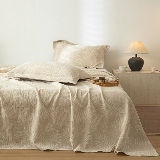 Beige Tagesdecke aus Baumwollleinen mit botanischer Struktur