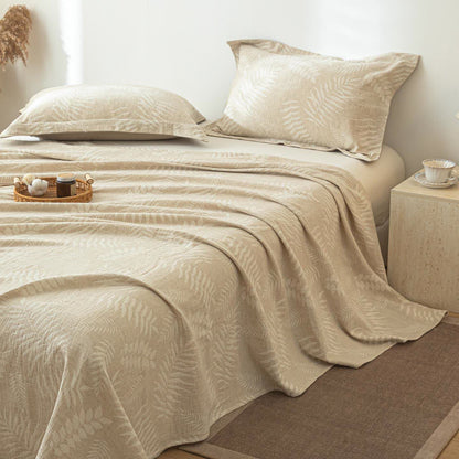 Beige Tagesdecke aus Baumwollleinen mit botanischer Struktur