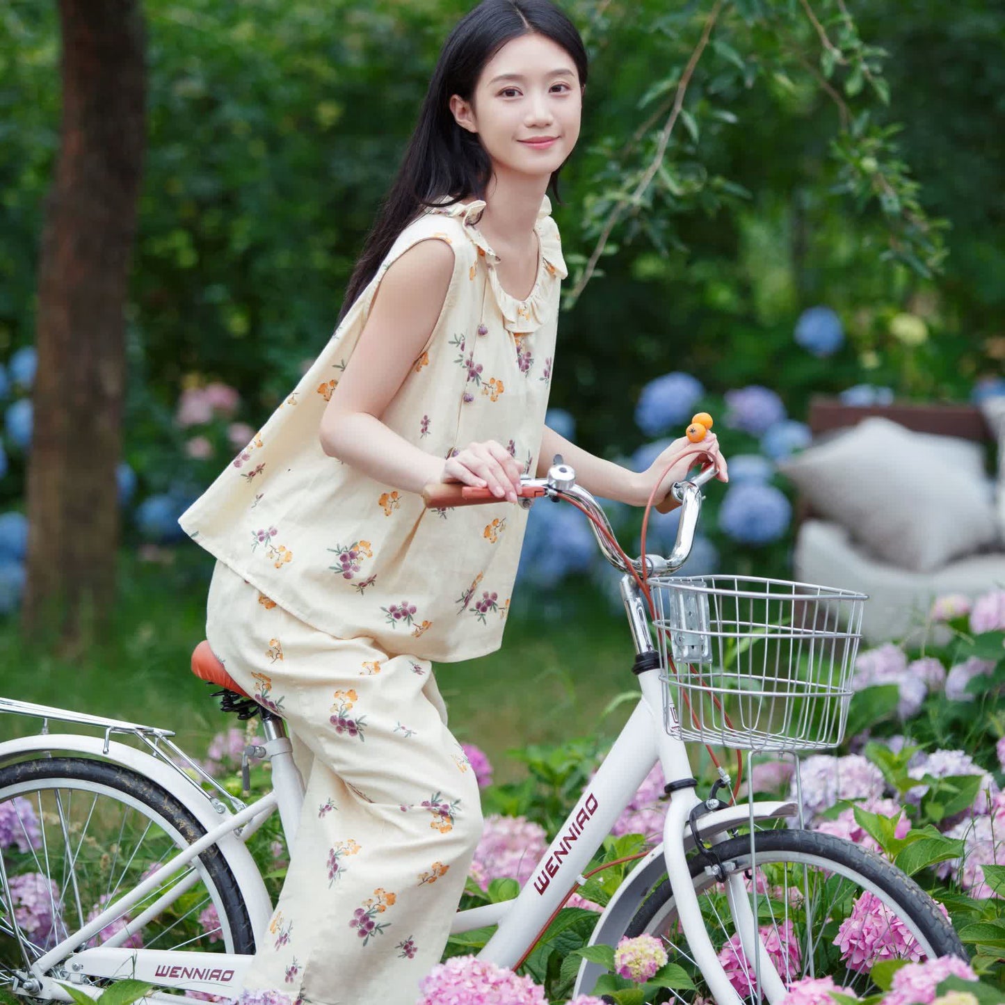 Ärmelloses Loungewear-Set aus Baumwolle mit Loquat-Print