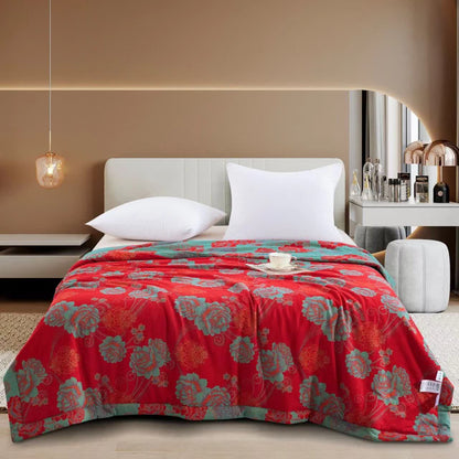 Steppdecke aus Baumwollgaze-Jacquard mit roten Pfingstrosen
