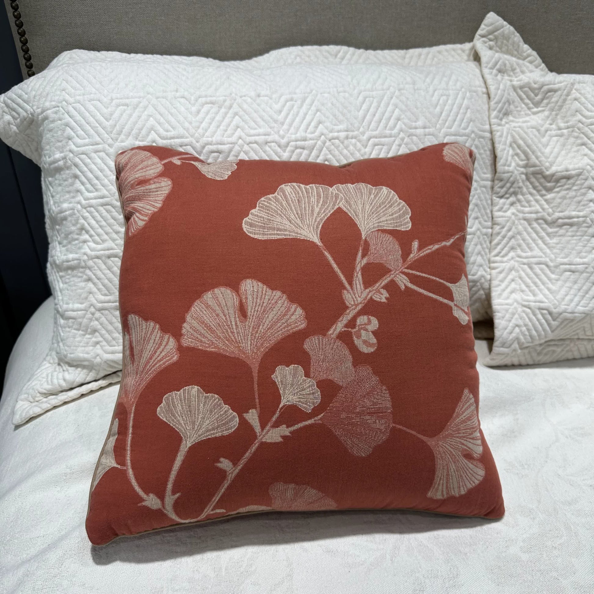 Rustikales Ginkgoblatt-Akzentkissen - 45cm x 45cm - image 1