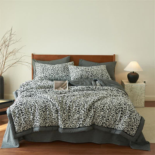 Steppdecke aus natürlicher Baumwollgaze mit Leopardenmuster - 220cm x 240cm - image 1
