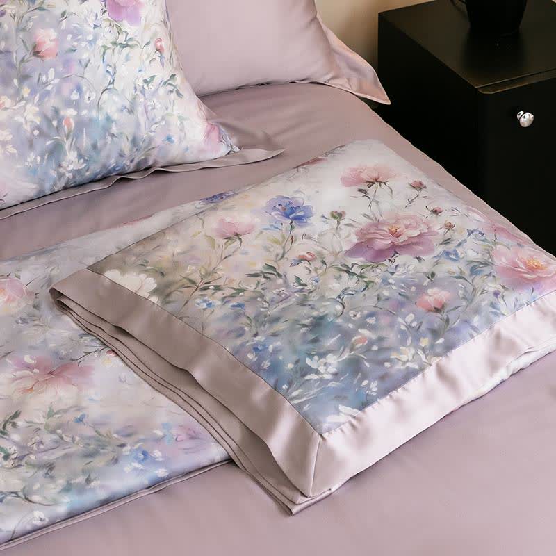 Seidige Steppdecke mit Mohnblumen-Print in Natur - image 8