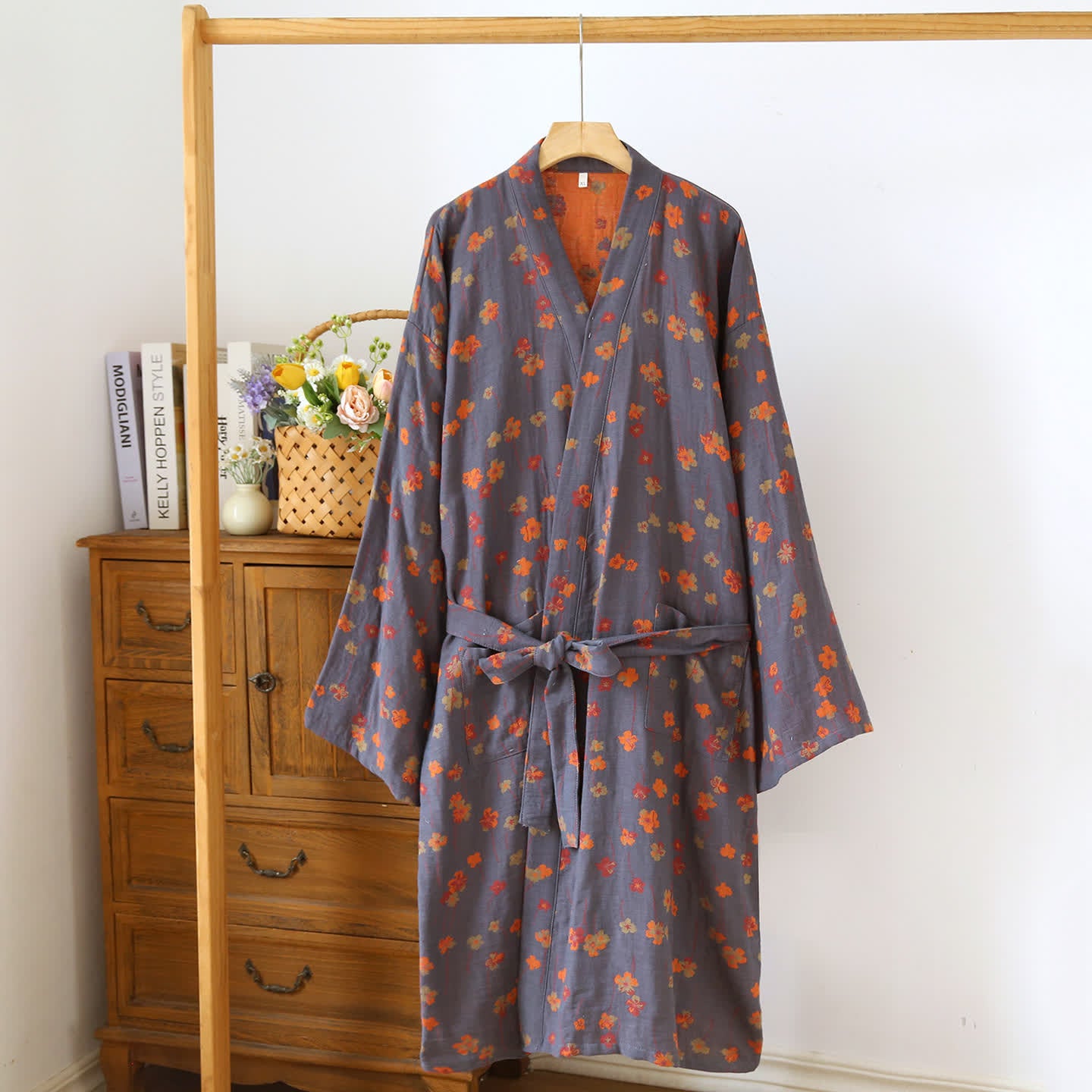 Tranquil Floral Kimono Robe aus japanischer Baumwolle - Dunkelgrau & Orange - L - image 3