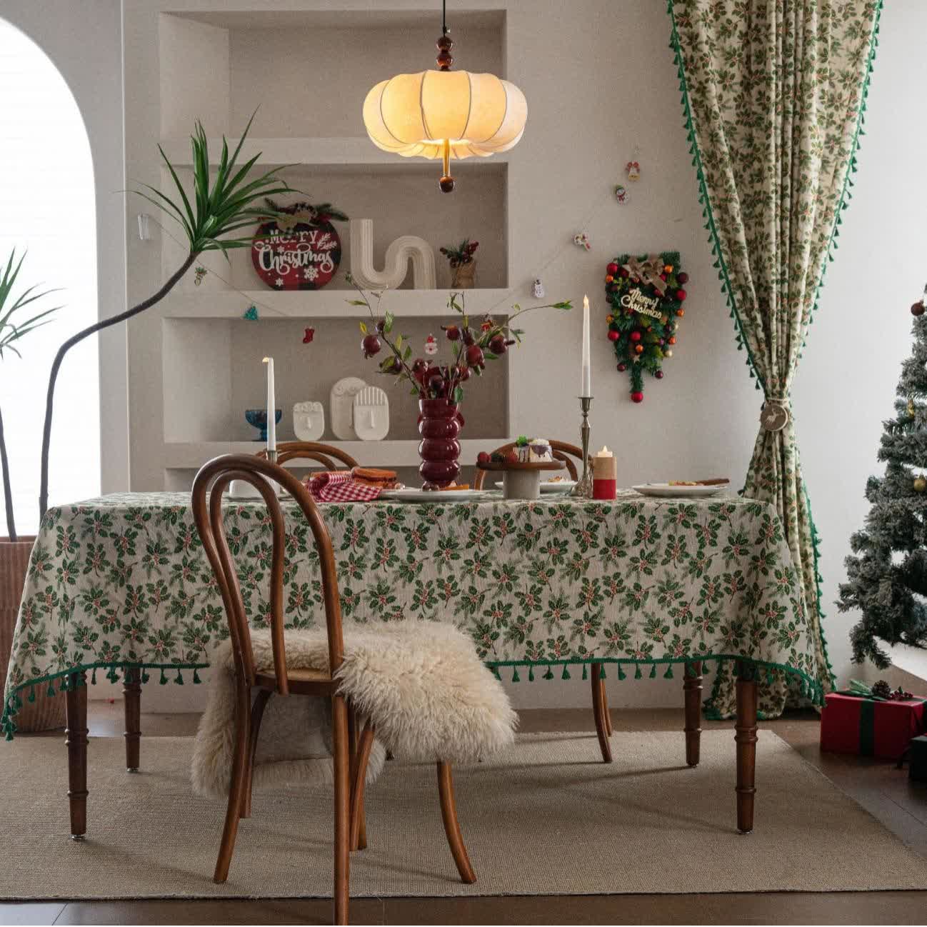 Tischdecke mit weihnachtlichem Stechpalmenblatt-Print - image 2