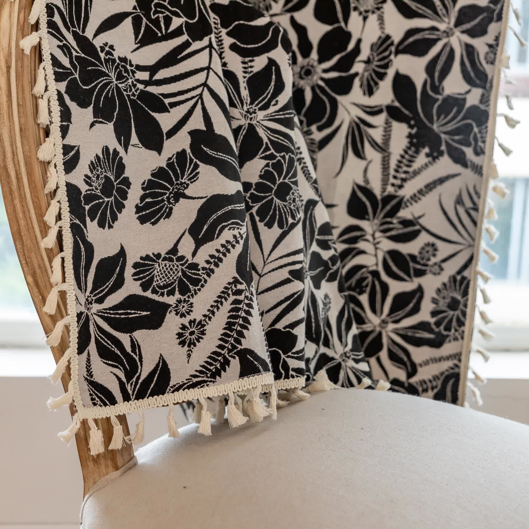 Schwarzer Vintage-Vorhang mit Blumenquaste - image 8