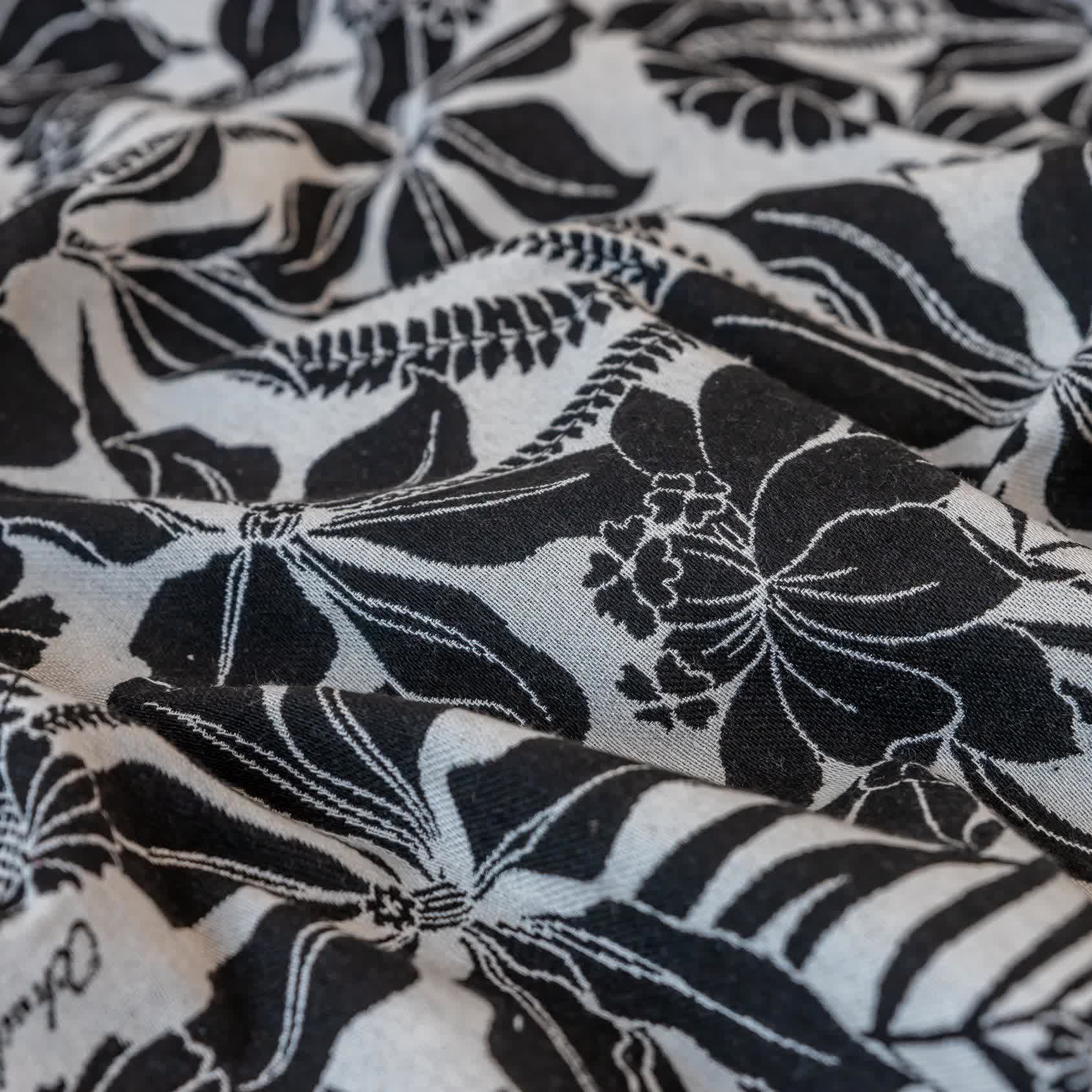 Schwarzer Vintage-Vorhang mit Blumenquaste - image 10