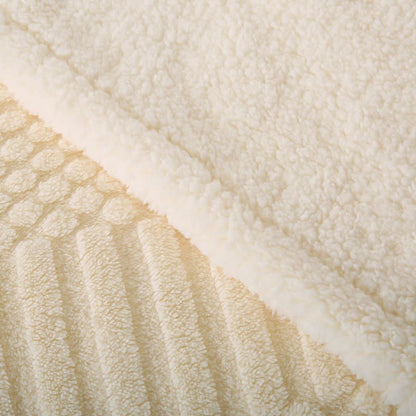 Einfarbige, strukturierte Fleece-Überwurfdecke - image 7