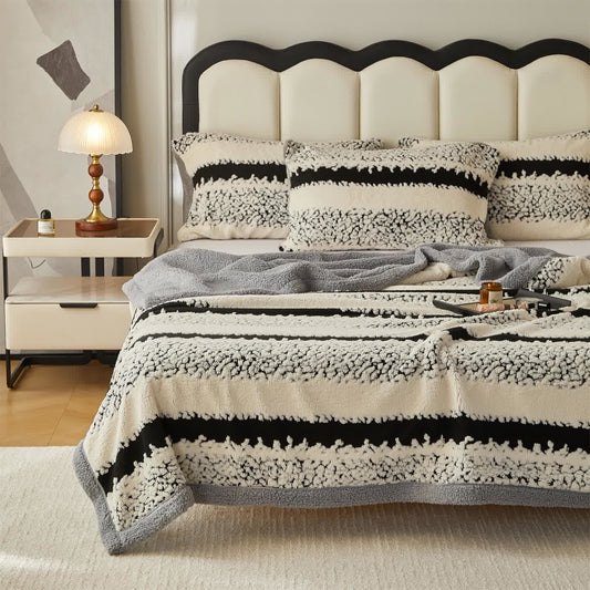 Doppellagige Sherpa-Decke mit Streifenmuster - image 1