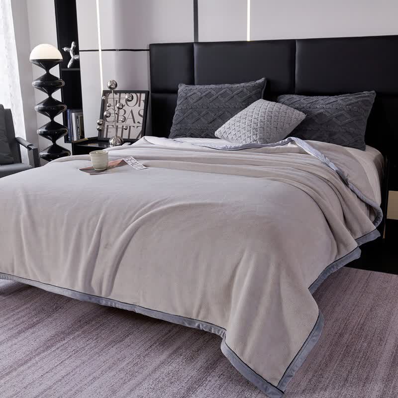Einfarbige Decke im minimalistischen Stil - image 8