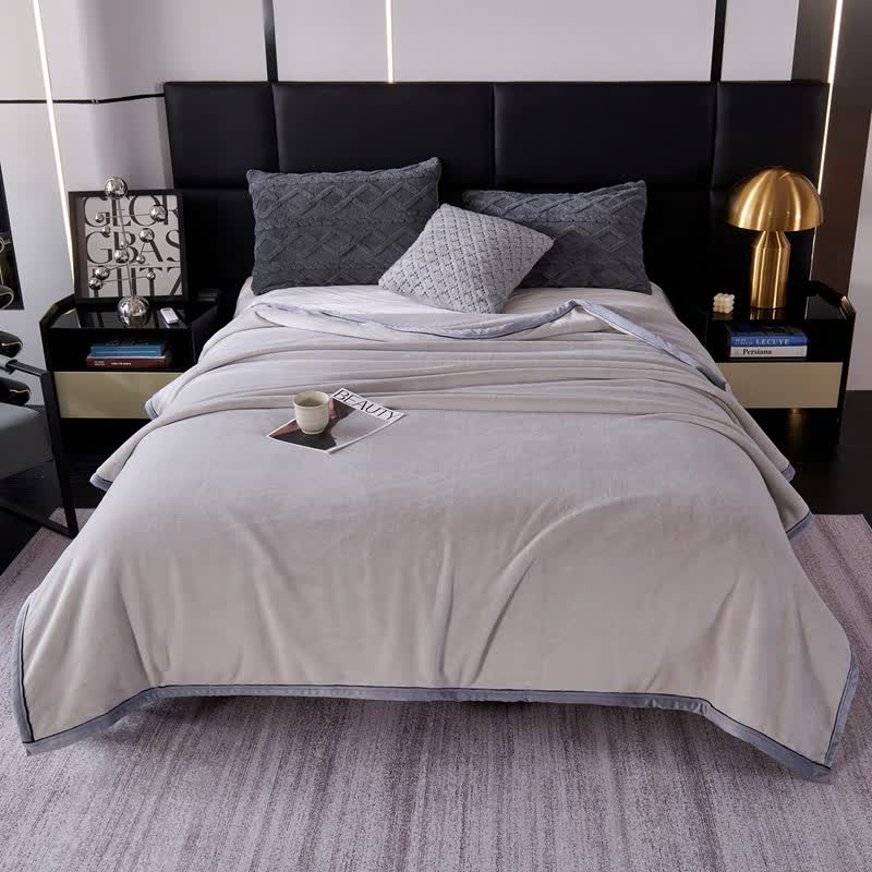 Einfarbige Decke im minimalistischen Stil - image 6
